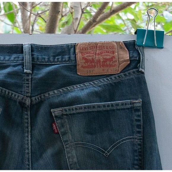 Men's Levi's 5101 Jeans 31W x 30L Straight Style # 06990-110 Distressed - Picture 7 of 7